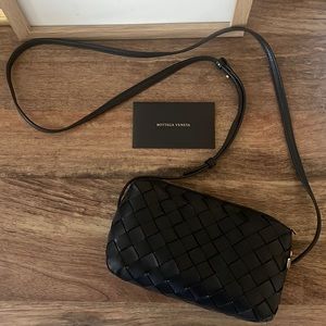 ⚠️SOLD⚠️ BOTTEGA VENETA Mini Crossbody Bag In Black Woven Leather
